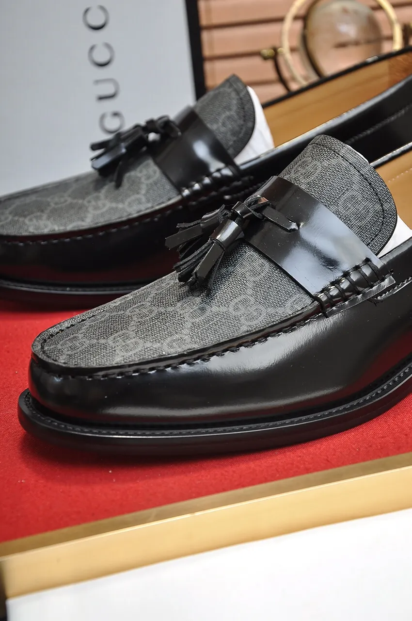 Men's shoes💰560💶Italy's top luxury men's shoe giant (GUCCI) (Gucci) (full cowhide lining) new arrival🍃Original European style🔰 Pleasant to the eye😍In order to make the shoes more durable and non-deformable🌀The production continues to follow traditional methods but there is still no lack of innovation💪Choose original sheepskin for the leather♻️ Smooth and natural And extra bright ⭐Made of imported cowhide, the first choice of rich people 38-45 (45 customized)